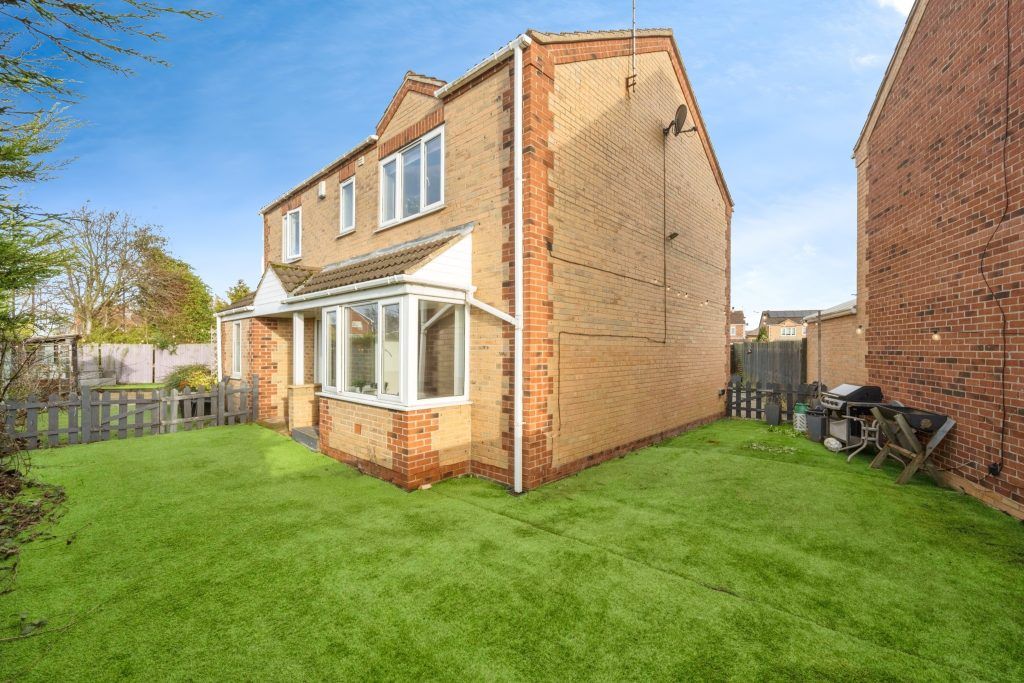 Property photo 2 of 27