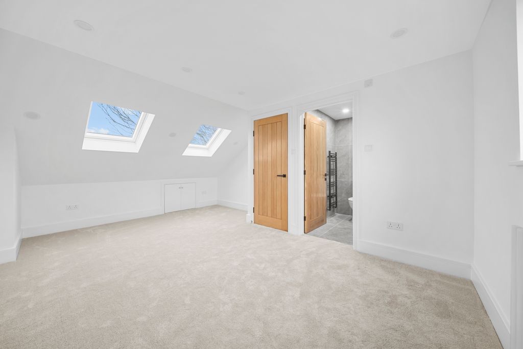 Property photo 3 of 24