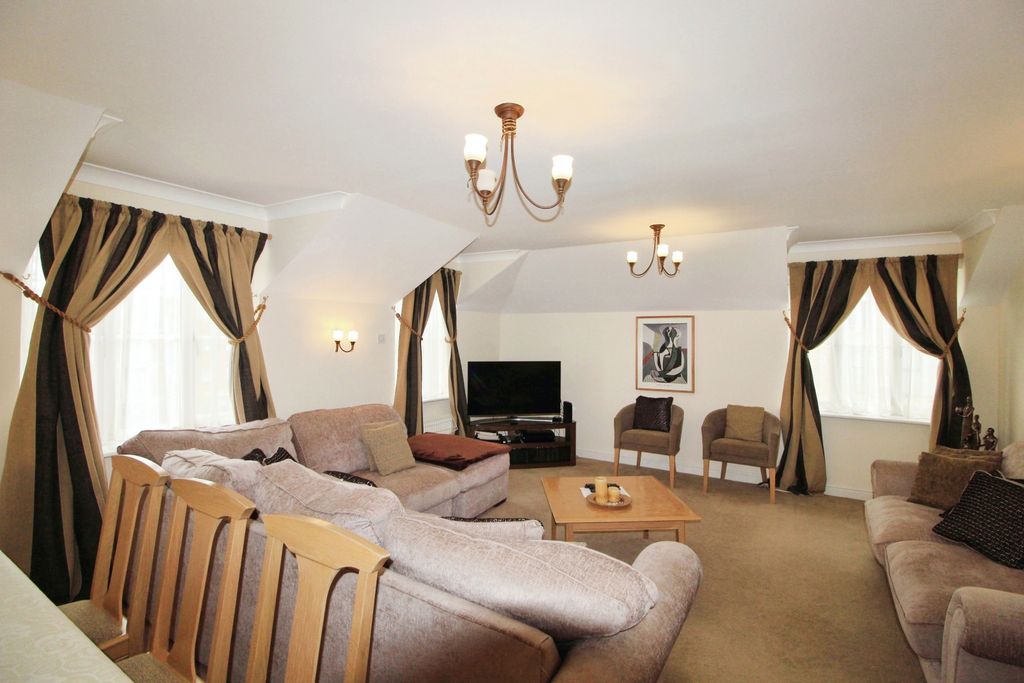 Property photo 2 of 21 Gallery