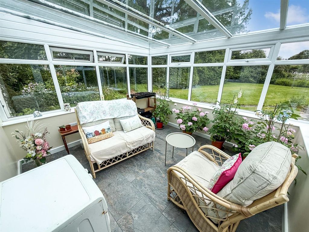 Property photo 2 of 21 Conservatory