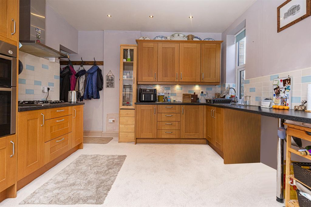 Property photo 3 of 40 Dining Kitchen