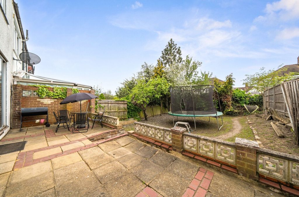 Property photo 2 of 7 Garden