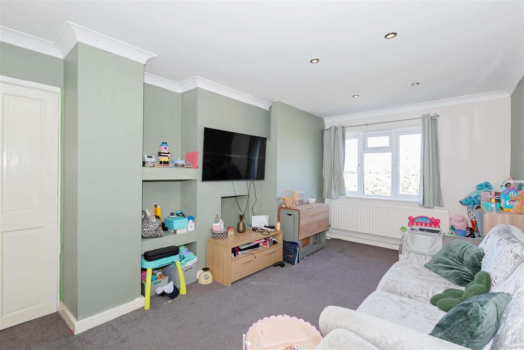 Property photo 3 of 16 For Sale By Aspire Residential | Limbrick Lane