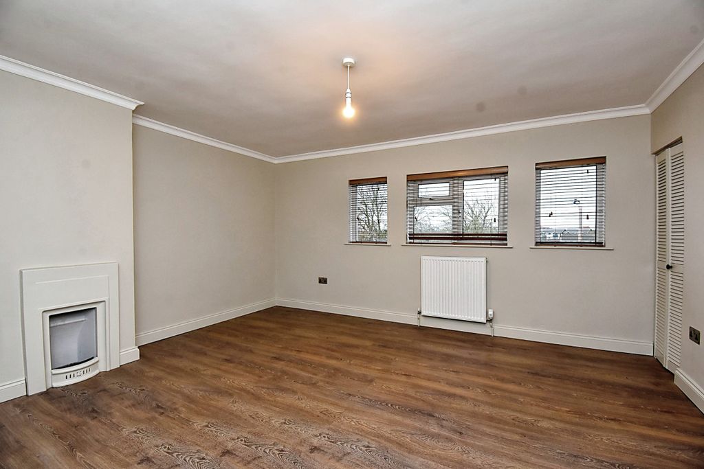 Property photo 2 of 18 Living Room