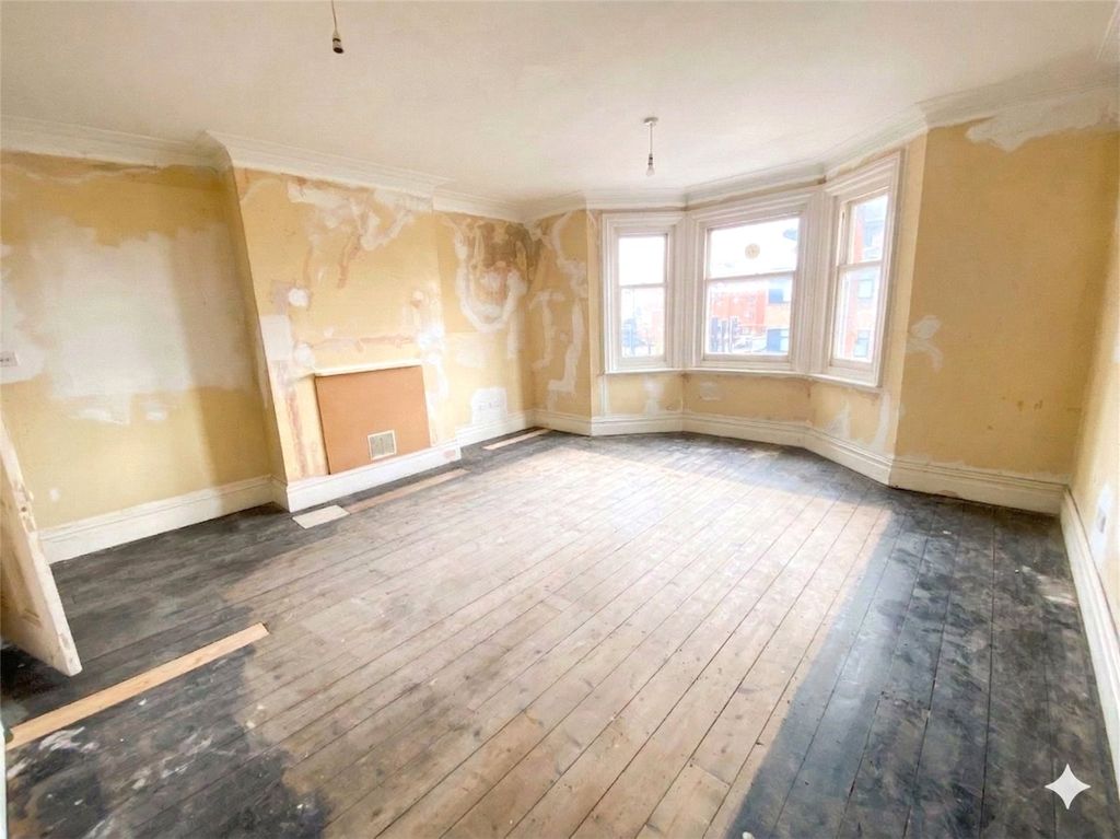 Property photo 2 of 12 Picture No. 16