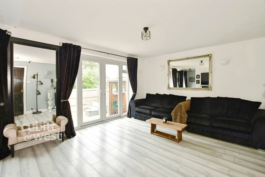 Property photo 2 of 13 3d44173E-901G1Q7E...