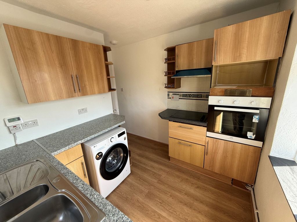 Property photo 3 of 7 2