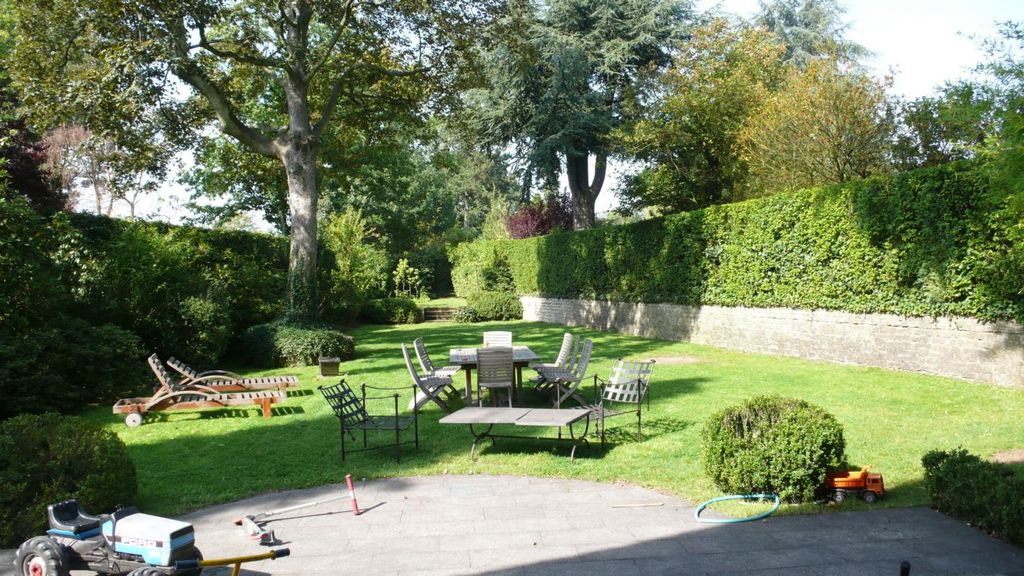 Property photo 2 of 33