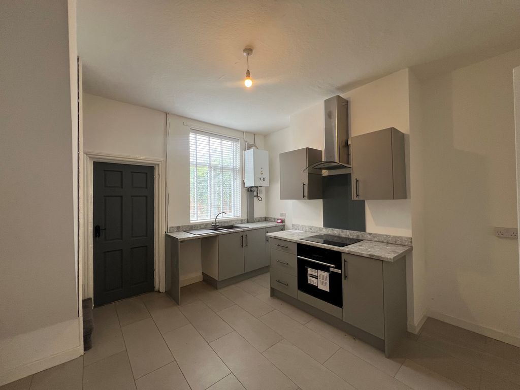 Property photo 3 of 6 Kitchen