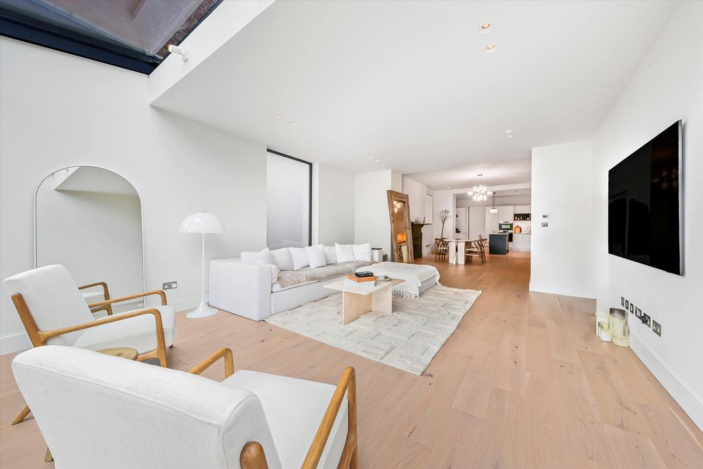 Property photo 1 of 16 Image