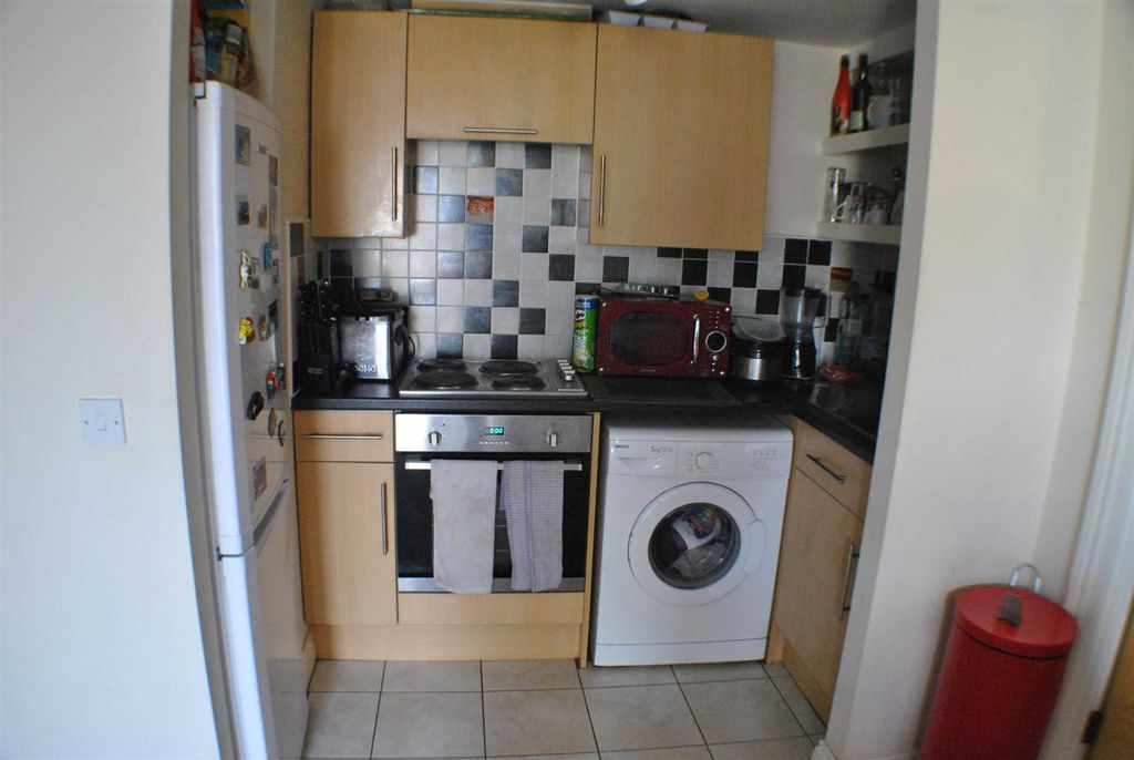 Property photo 3 of 5 Kitchen