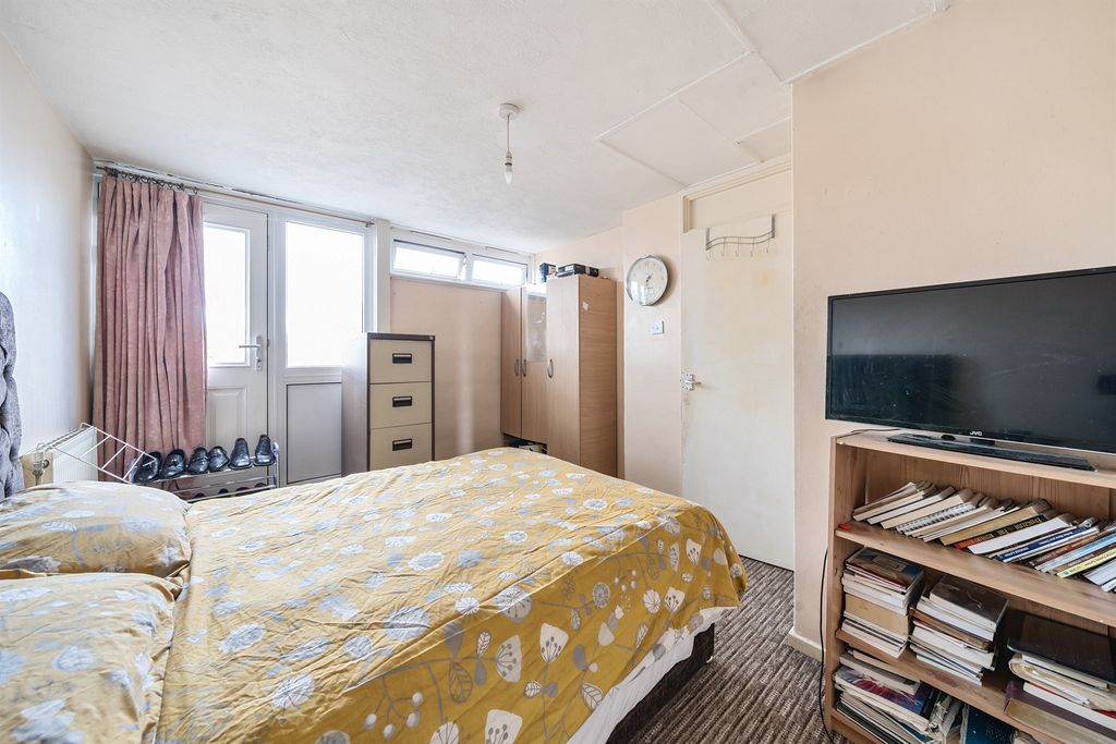 Property photo 3 of 11