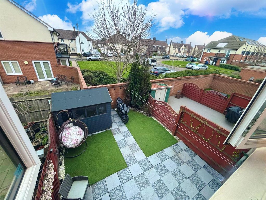 Property photo 2 of 35