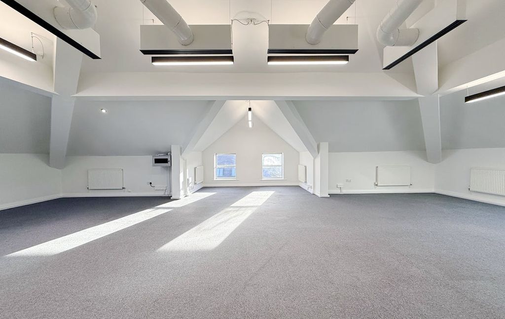 Property photo 1 of 10 1670x1500_Fairbank-House_Offices-To-Rent_0000S_0007_Layer-266.Png