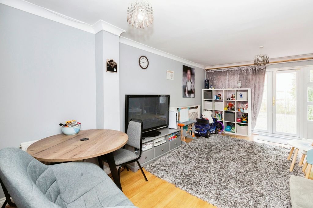 Property photo 3 of 15