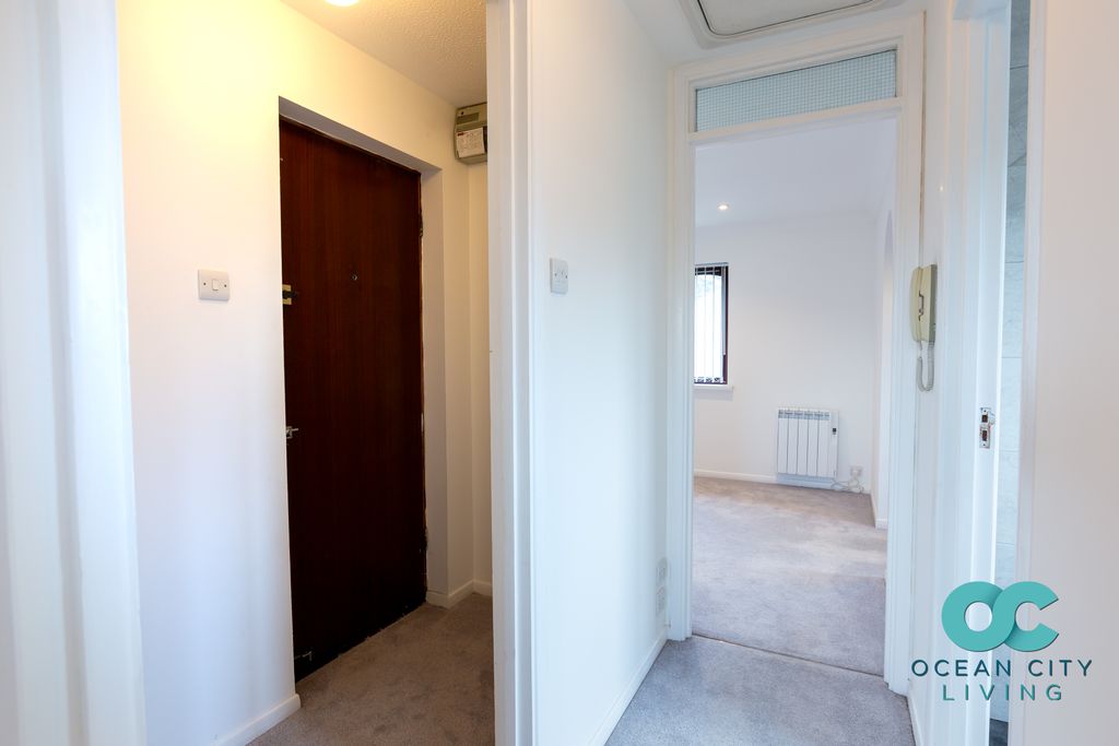 Property photo 2 of 12 Foyer