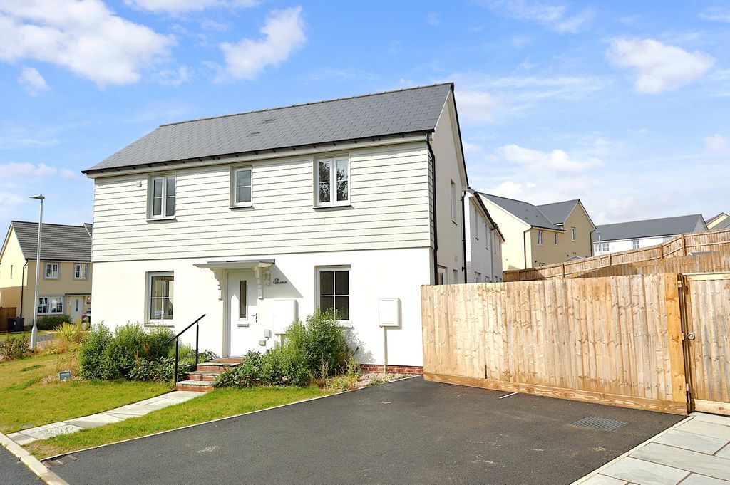 Property photo 1 of 10 Front