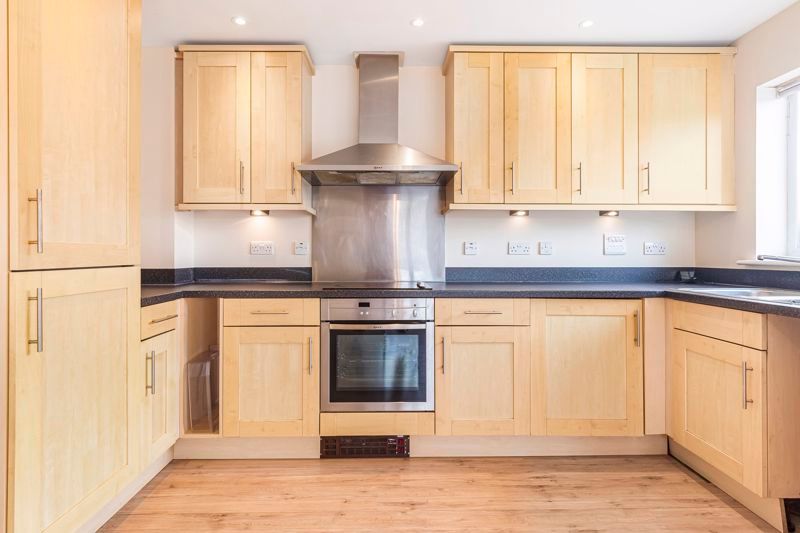 Property photo 2 of 10 Kitchen