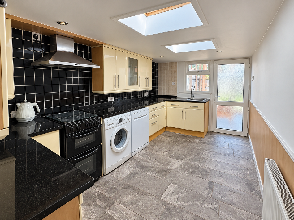 Property photo 3 of 15 Kitchen