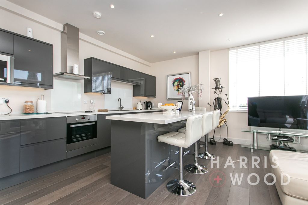 Property photo 2 of 18 3942723