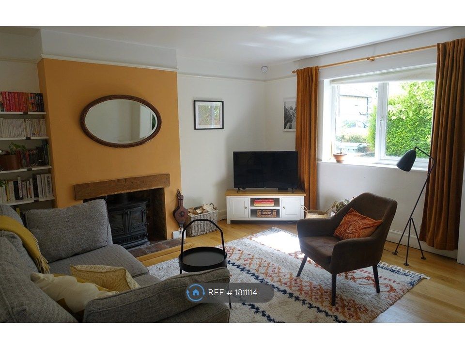 Property photo 1 of 16 Living Room
