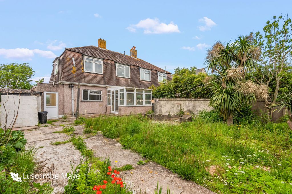 Property photo 2 of 13