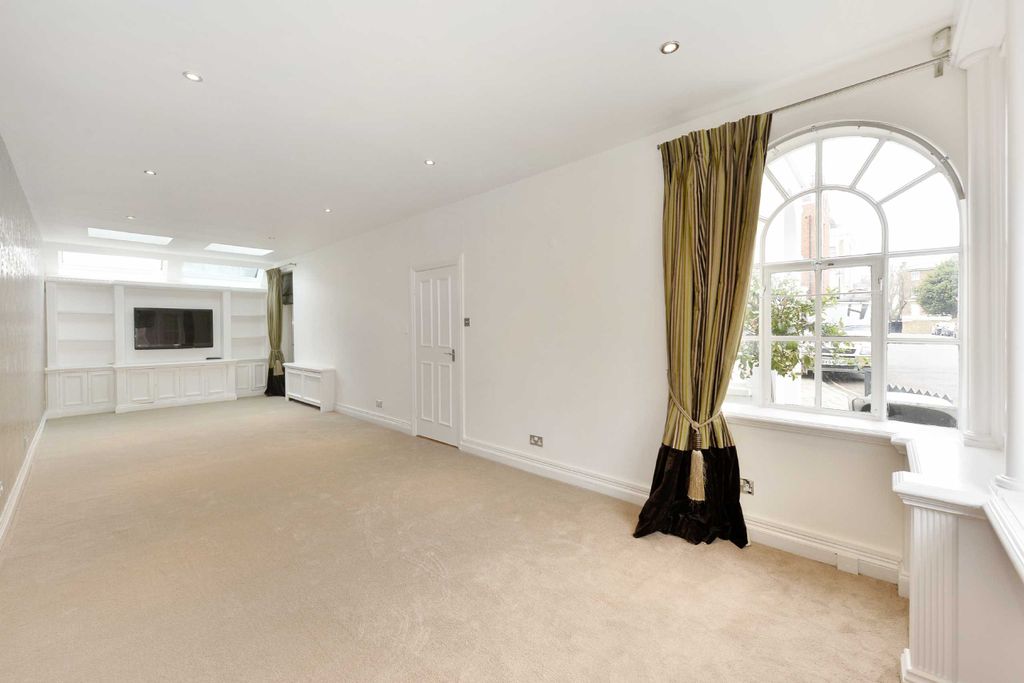 Property photo 3 of 15 Photo