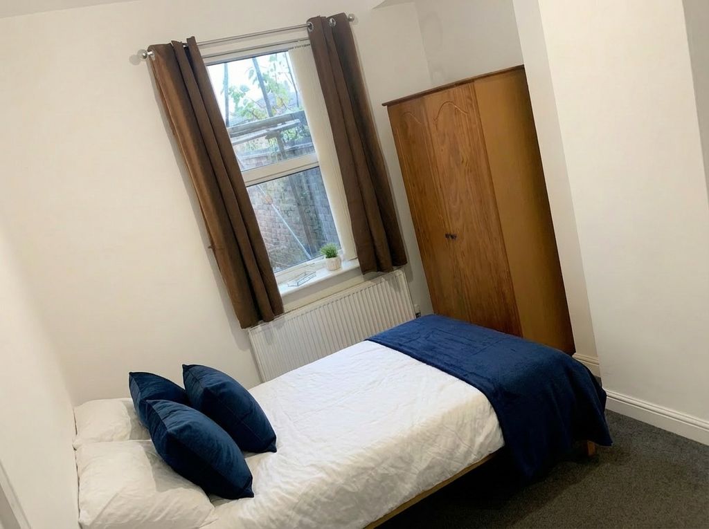 Property photo 1 of 7 Bright And Tidy Bedroom With Ample Storage...