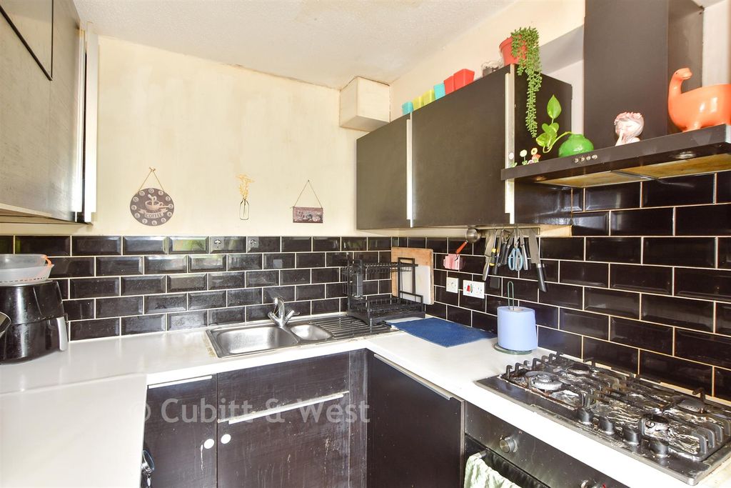 Property photo 1 of 10 Kitchen