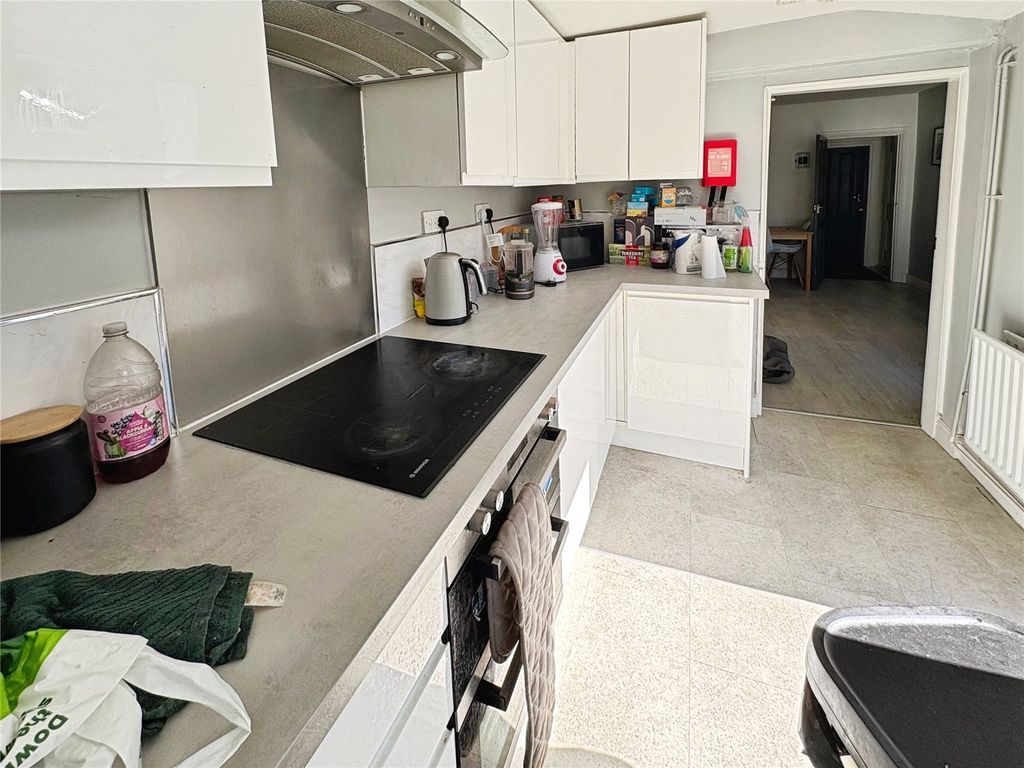 Property photo 3 of 11 Kitchen