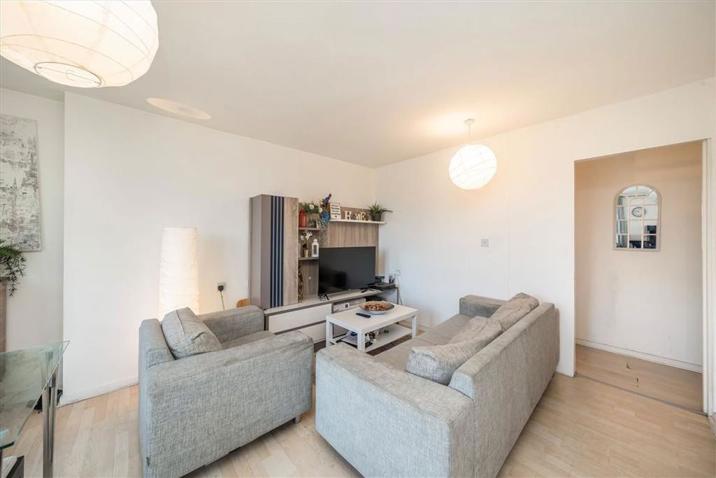 Property photo 2 of 6