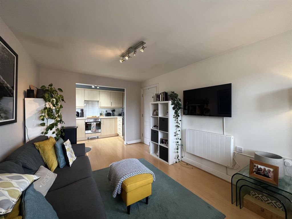 Property photo 2 of 12