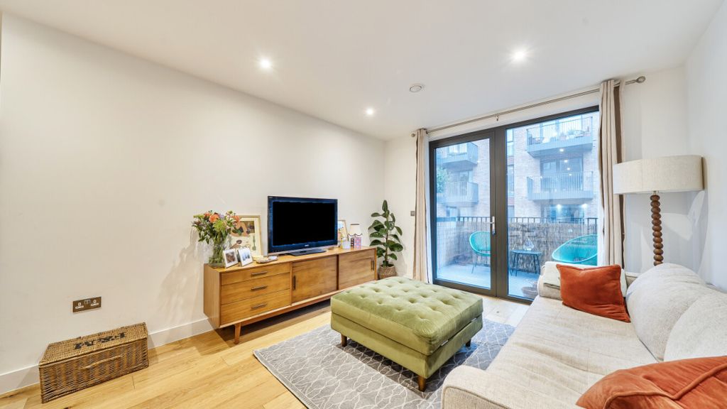 Property photo 2 of 18