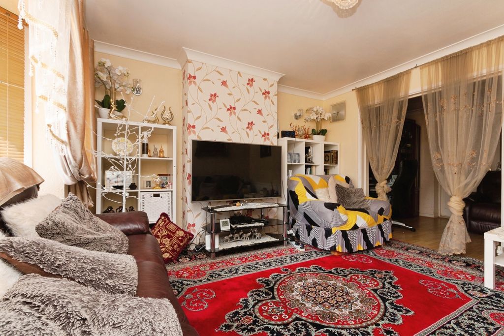 Property photo 2 of 17 Photo