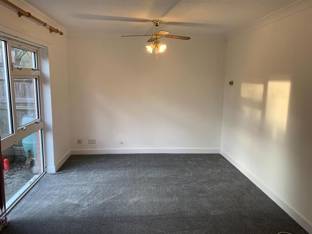 Property photo 2 of 8 2d25689c-c13d-49E8-B7E8-0Bc82F75Cbdc.Jpg