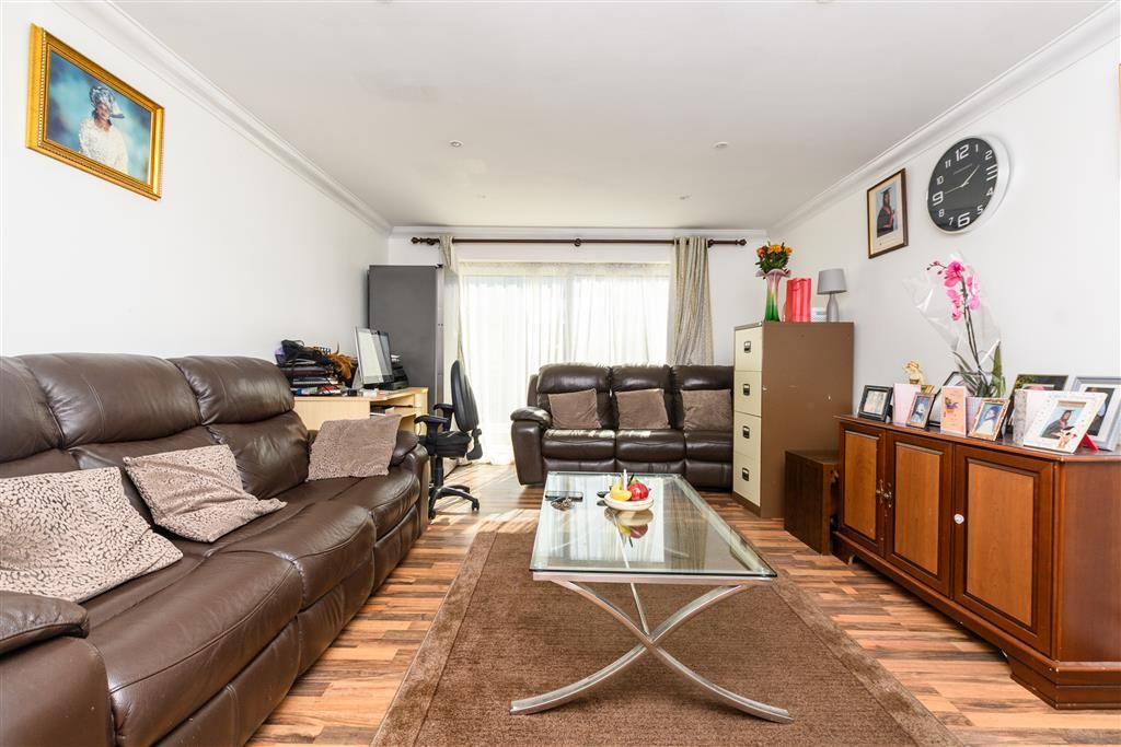 Property photo 2 of 12 Lounge
