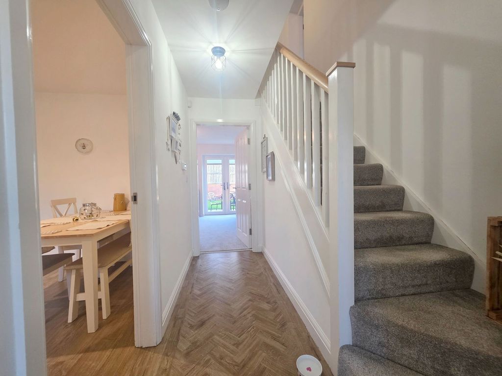 Property photo 2 of 27