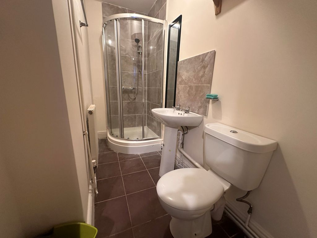 Property photo 1 of 10 En-Suite