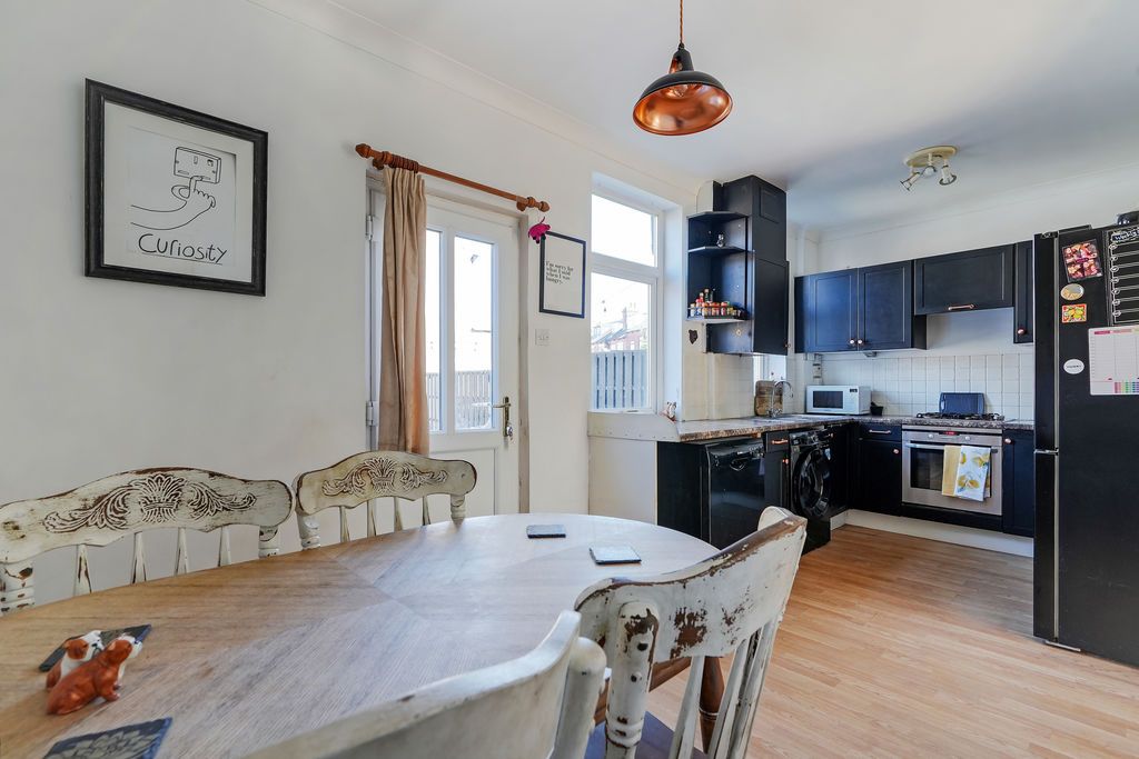 Property photo 1 of 28 Dining Kitchen