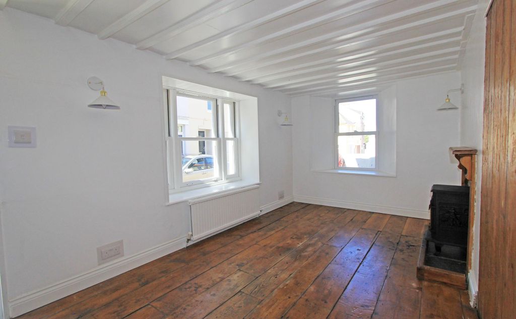 Property photo 3 of 12