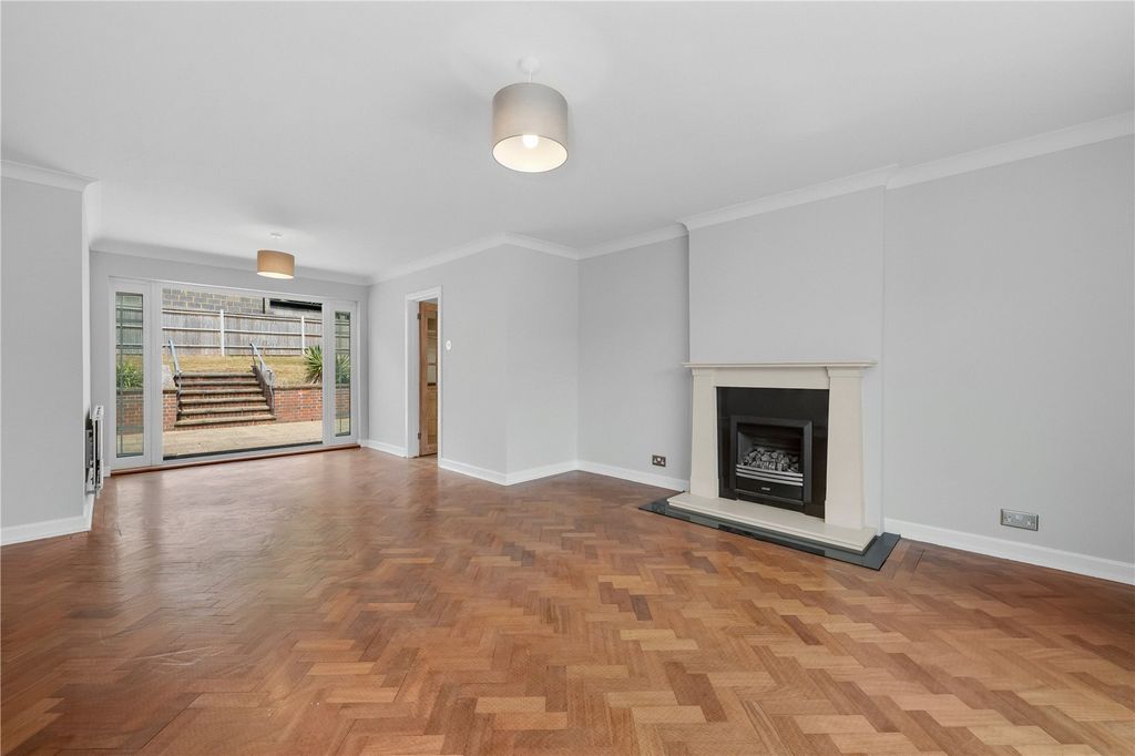 Property photo 2 of 12 Sitting Room