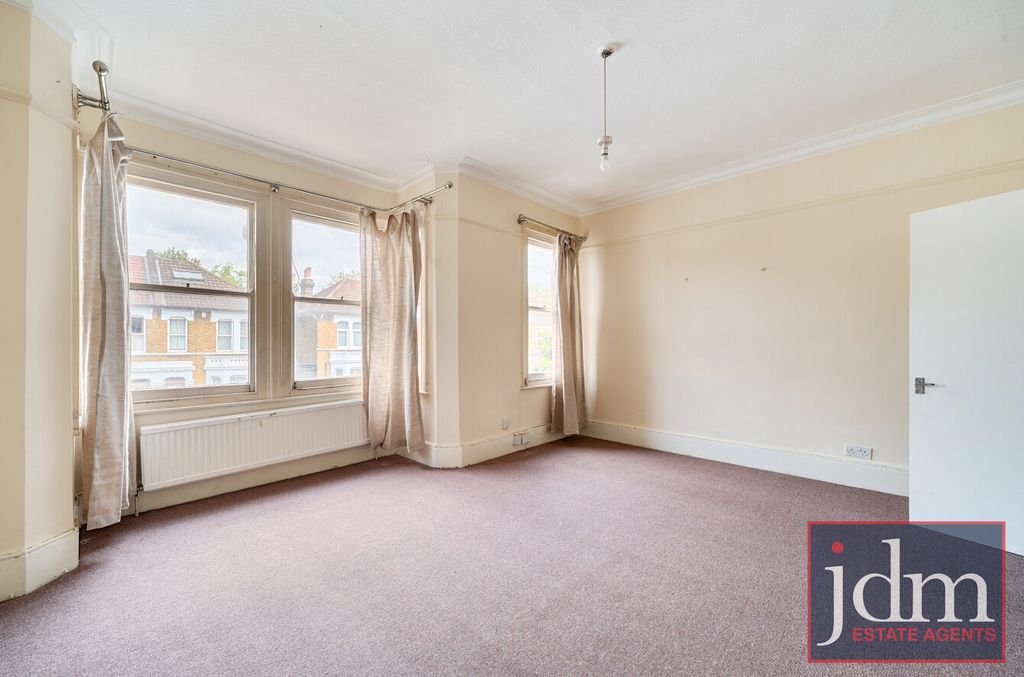 Property photo 2 of 13 92Ec95Ae-Ea8E-4Fd...