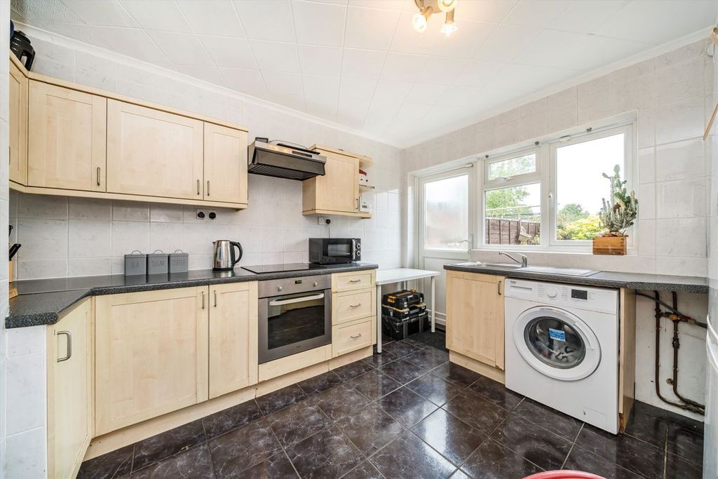 Property photo 3 of 6