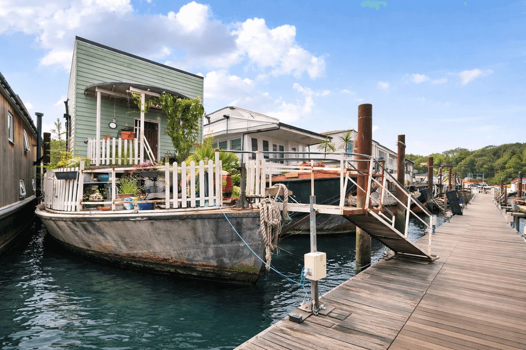 Property photo 2 of 24