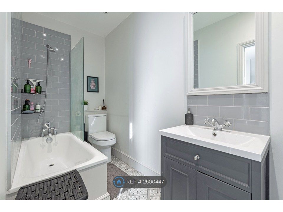 Property photo 2 of 13 Ensuite