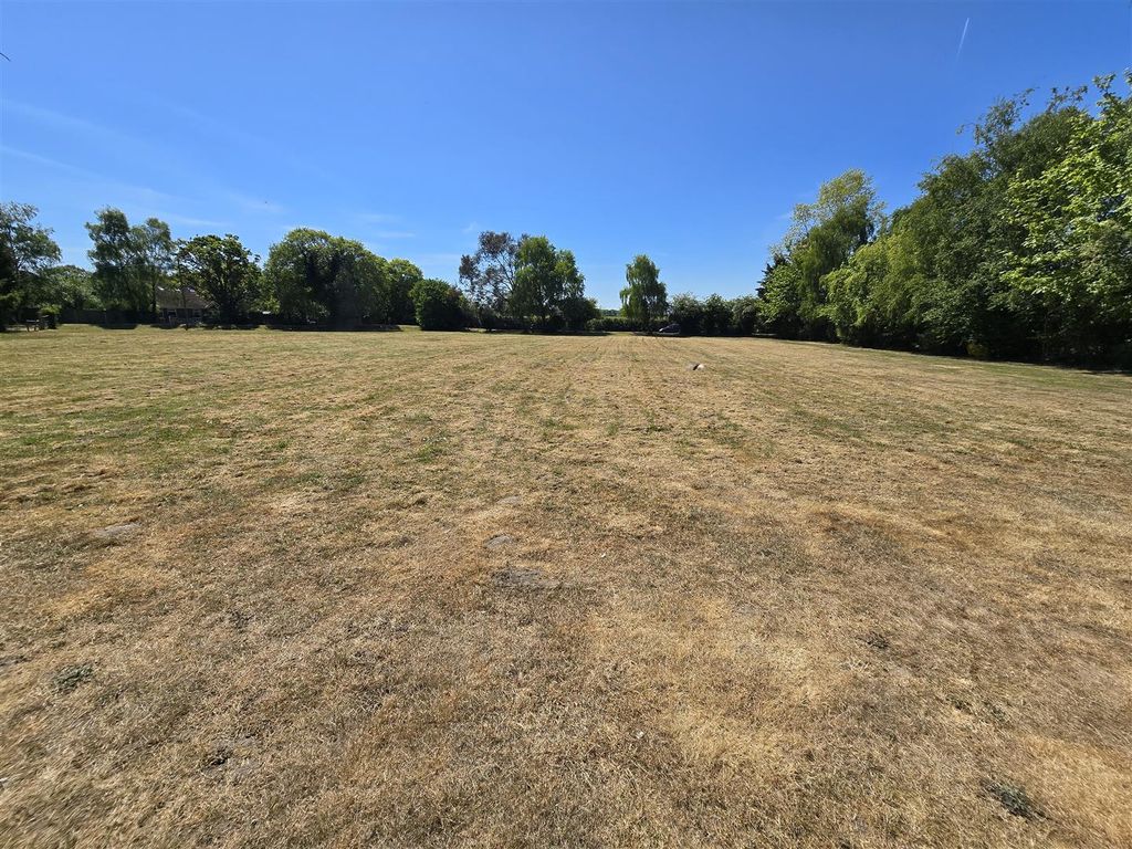 Property photo 3 of 28 Garden