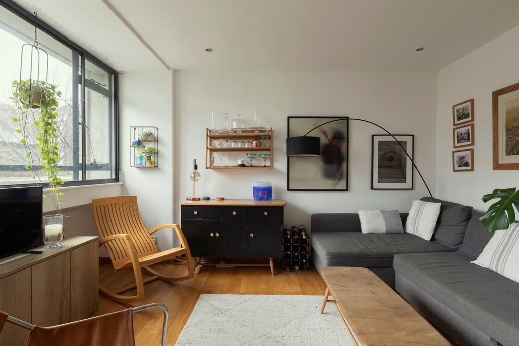 Property photo 3 of 12 Keeling House E2