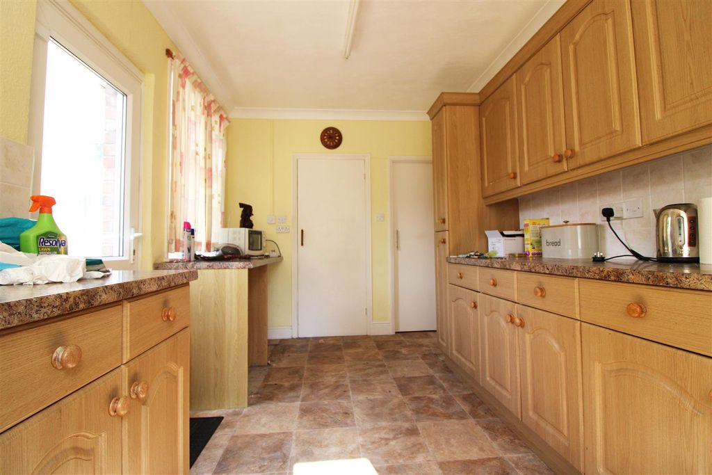 Property photo 3 of 10 Kitchen Edit 2.Jpg