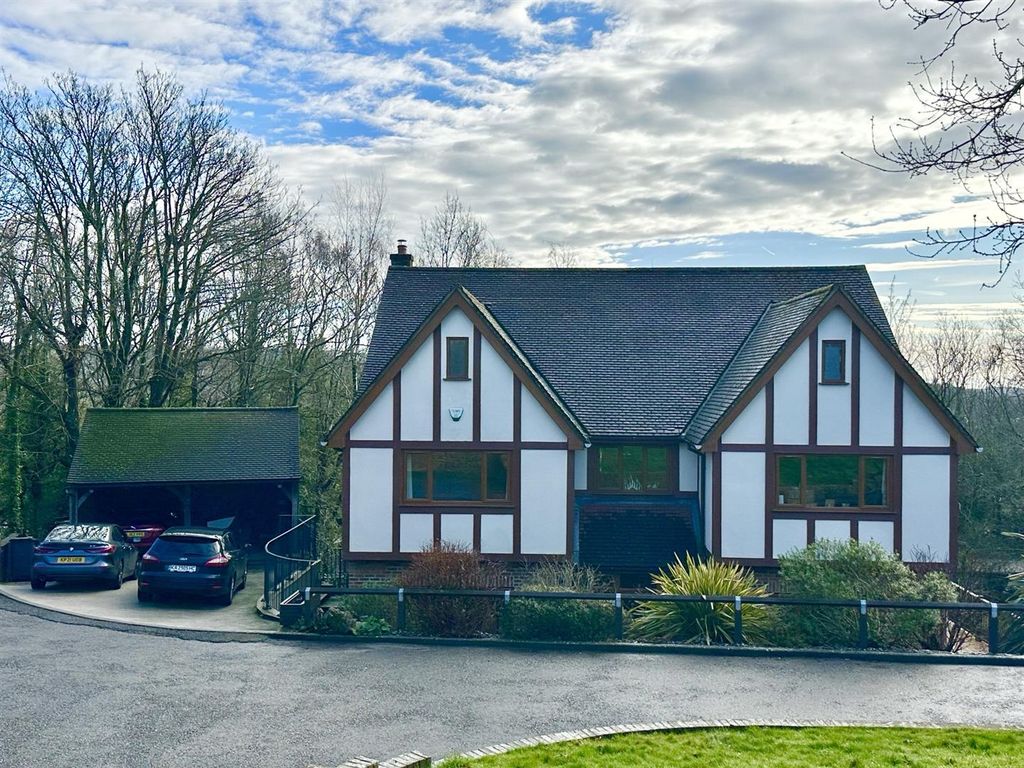 Property photo 2 of 31