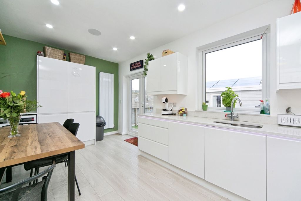 Property photo 3 of 14 Photo